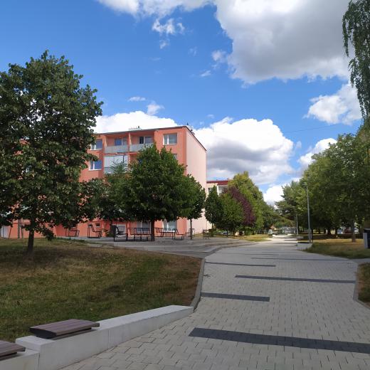 Promenáda sídlištěm